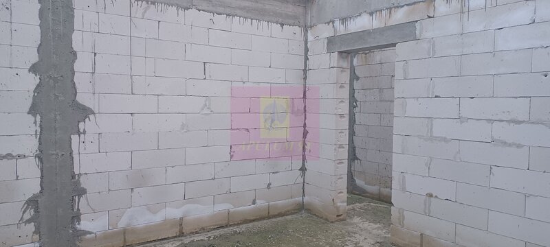 Sabareni, casa la rosu 116 mp utili, curte 607 mp