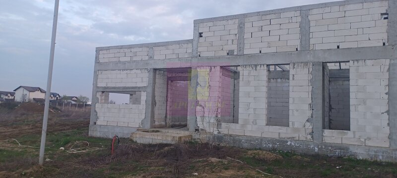 Sabareni, casa la rosu 116 mp utili, curte 607 mp